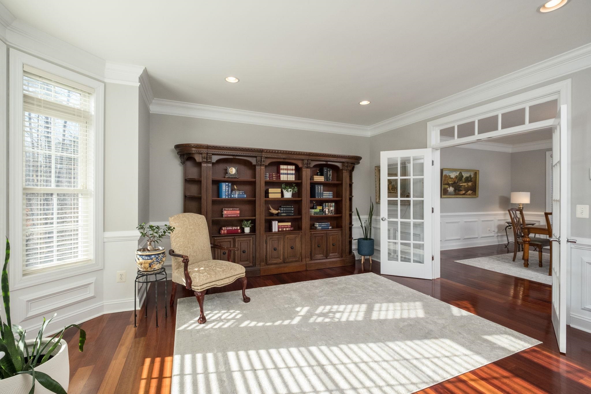 909 HANCOCK DR