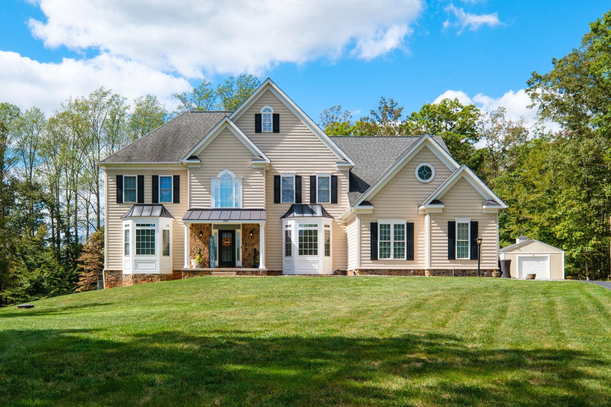 909 HANCOCK DR