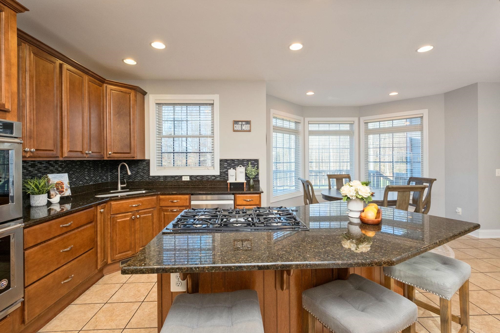 909 HANCOCK DR
