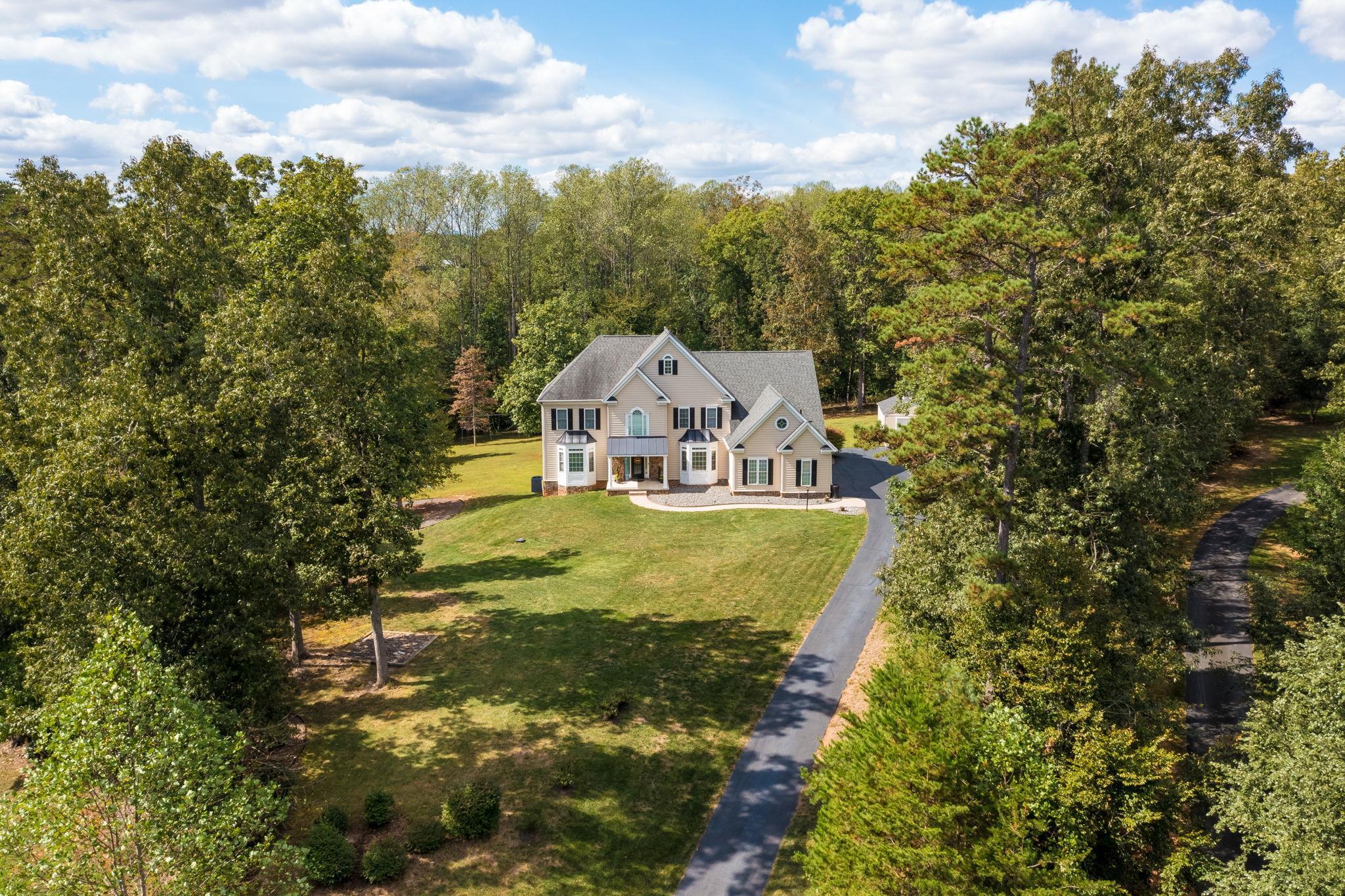 909 HANCOCK DR