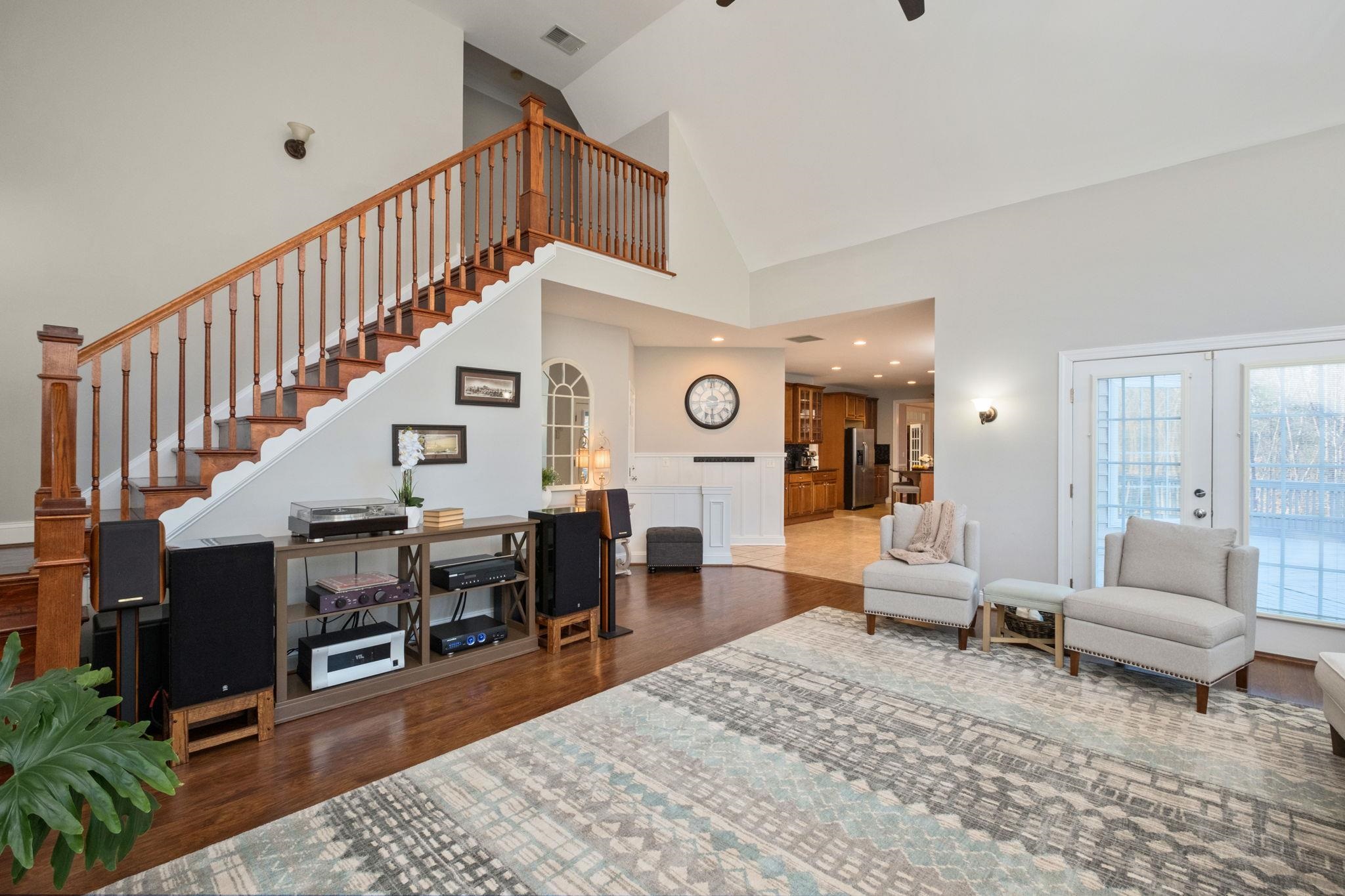 909 HANCOCK DR