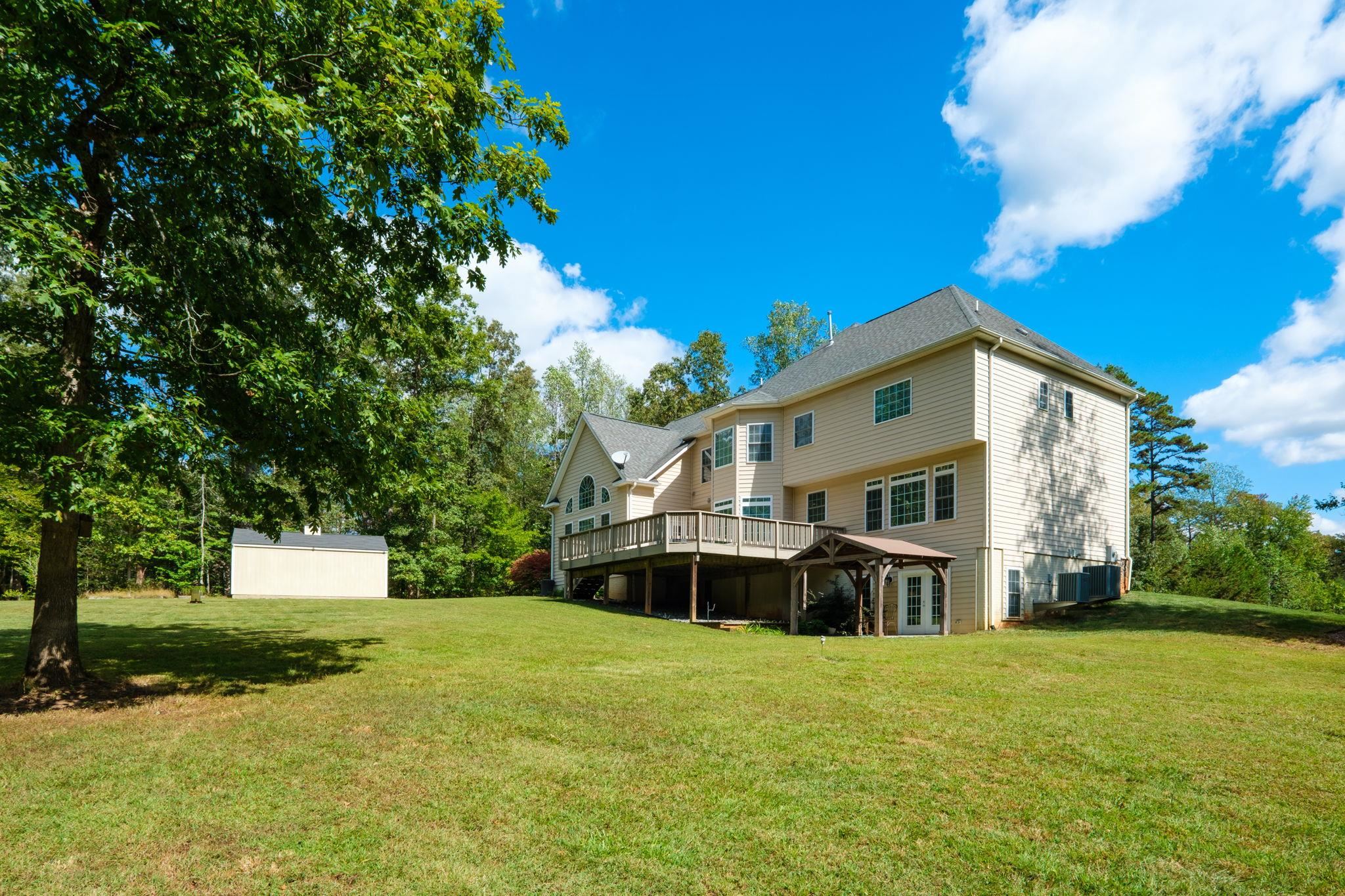 909 HANCOCK DR