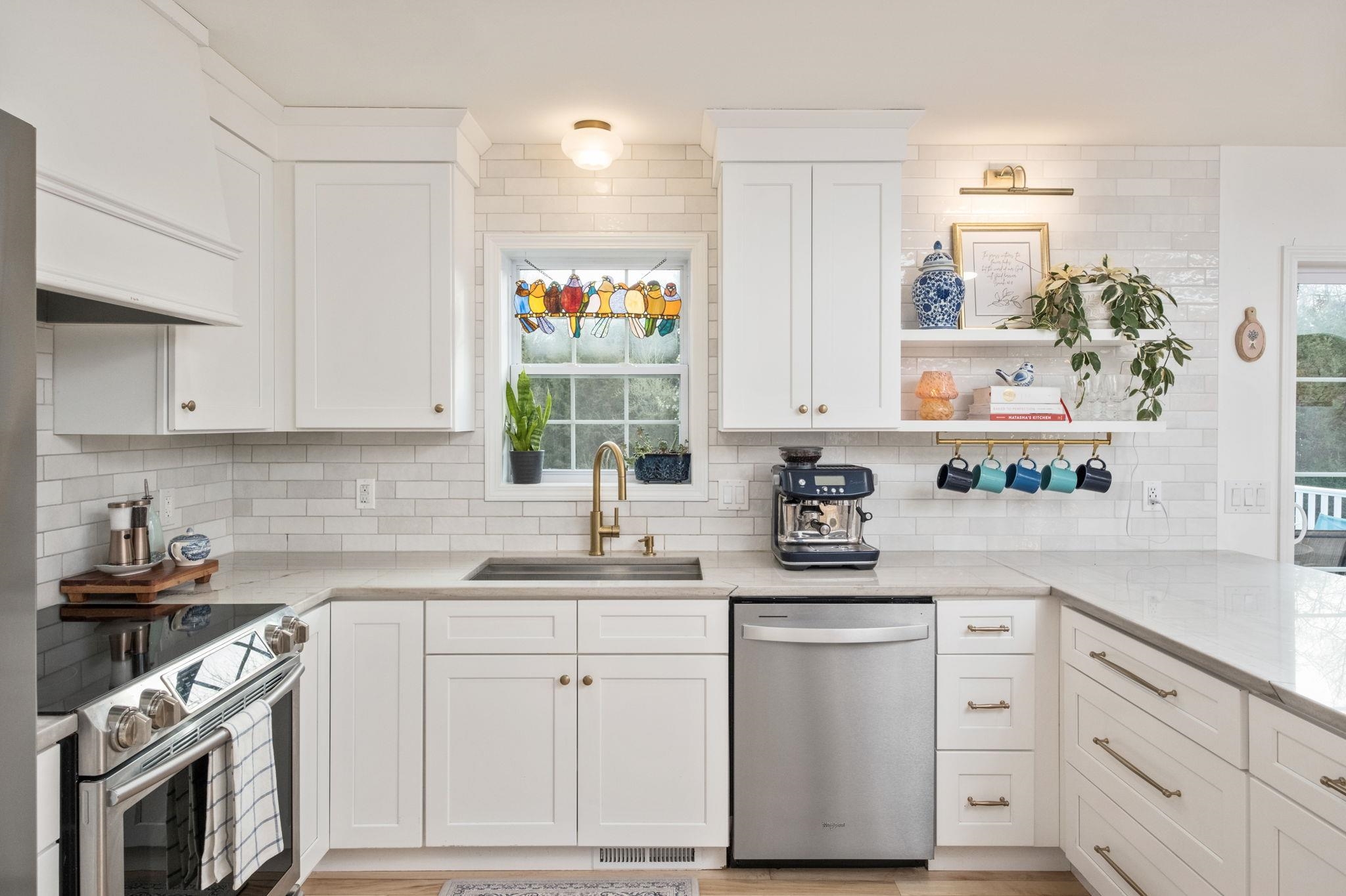 190 CLARA CT