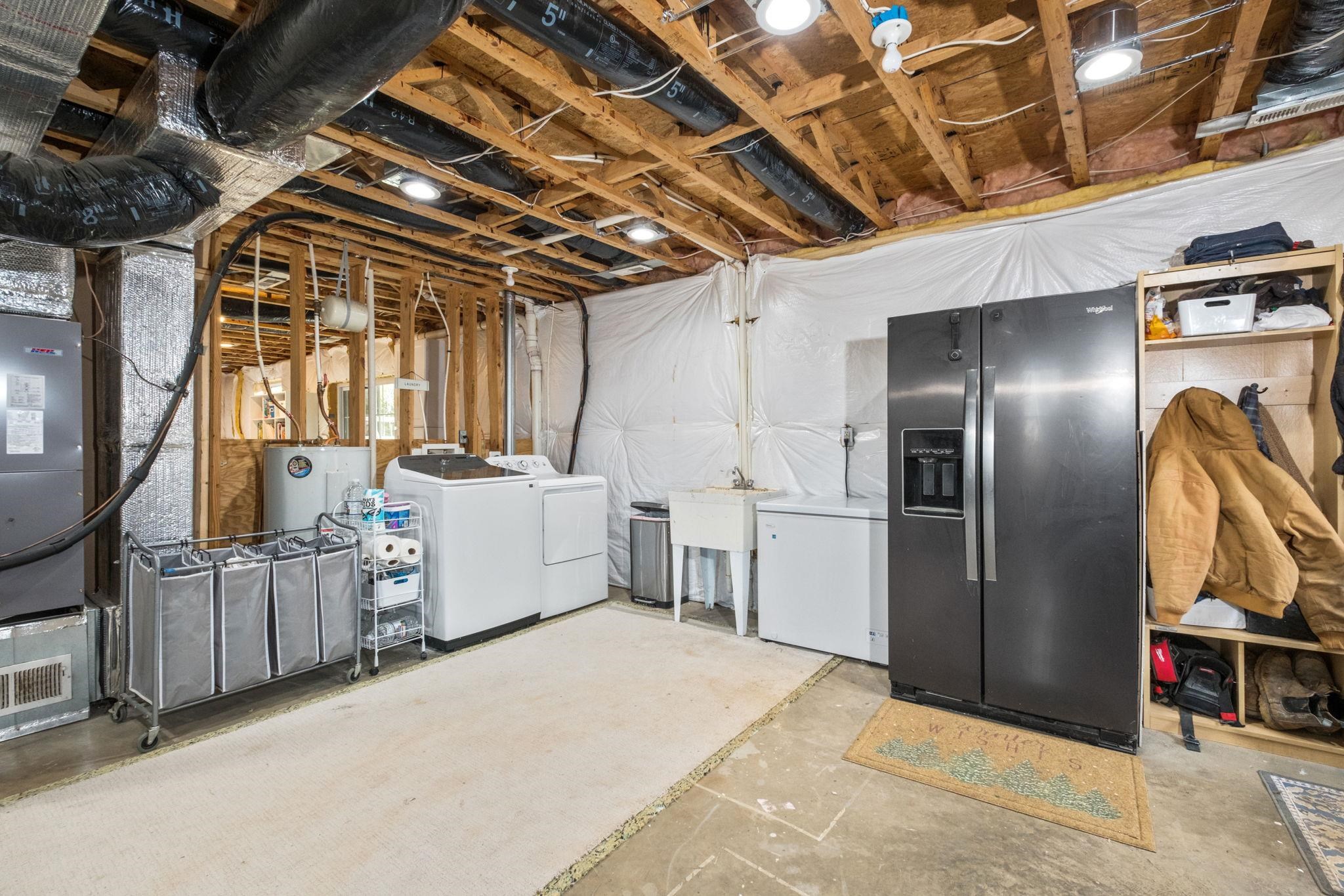 190 CLARA CT