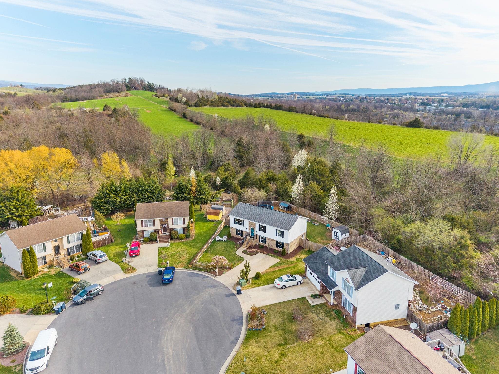 190 CLARA CT
