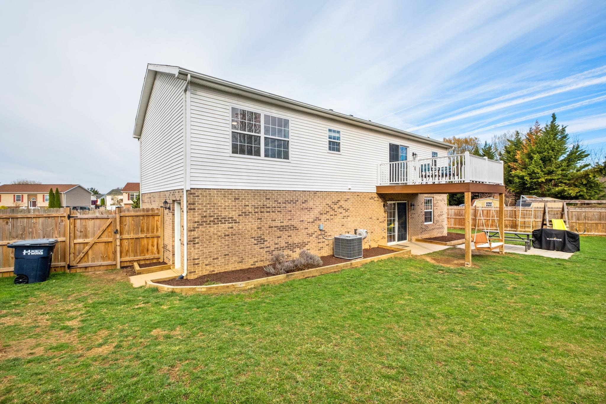 190 CLARA CT