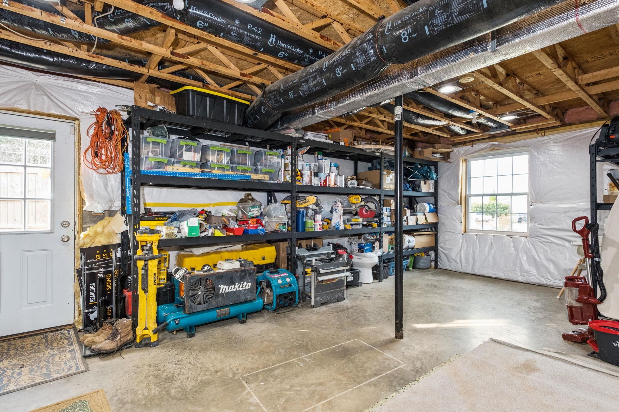 190 CLARA CT