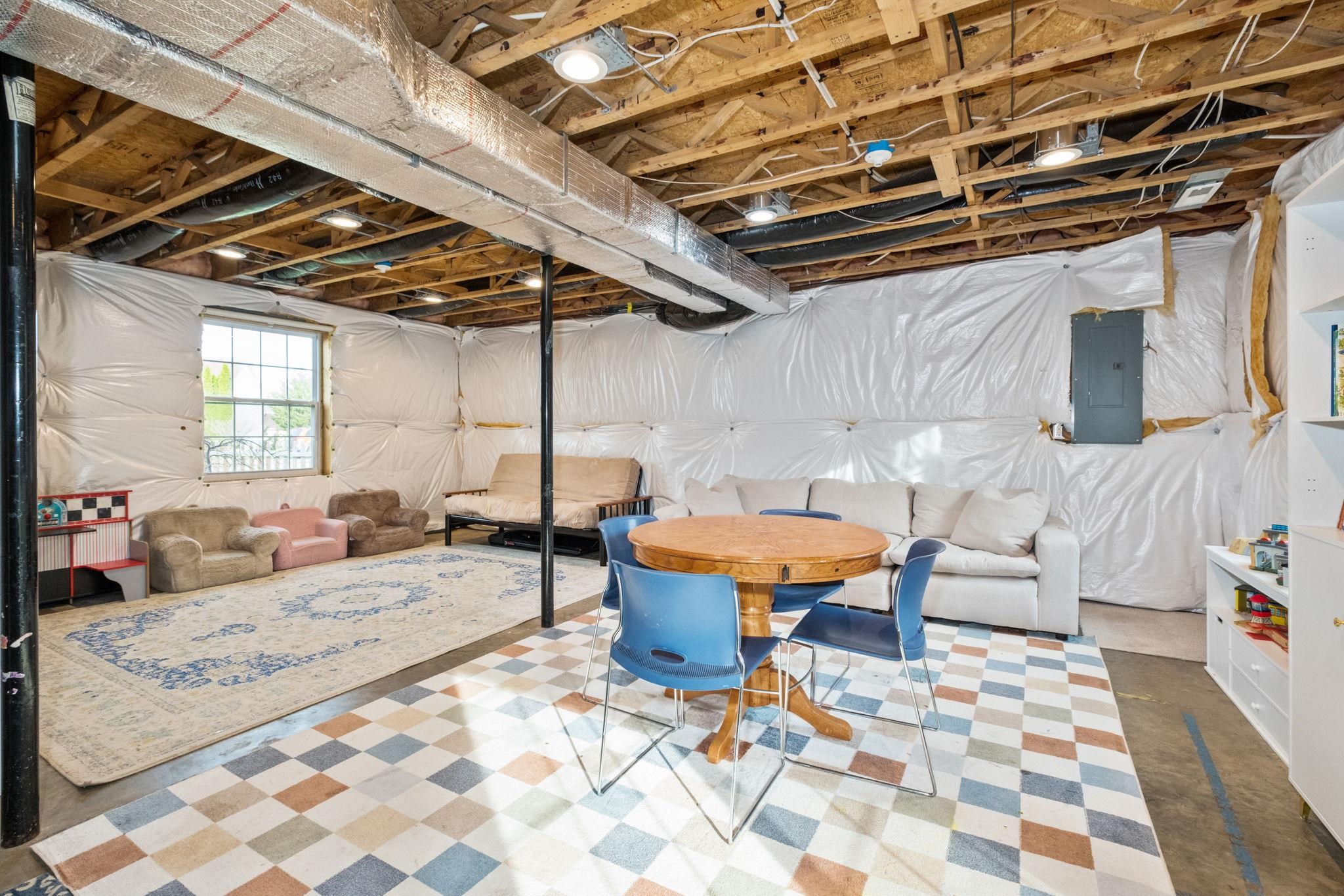 190 CLARA CT