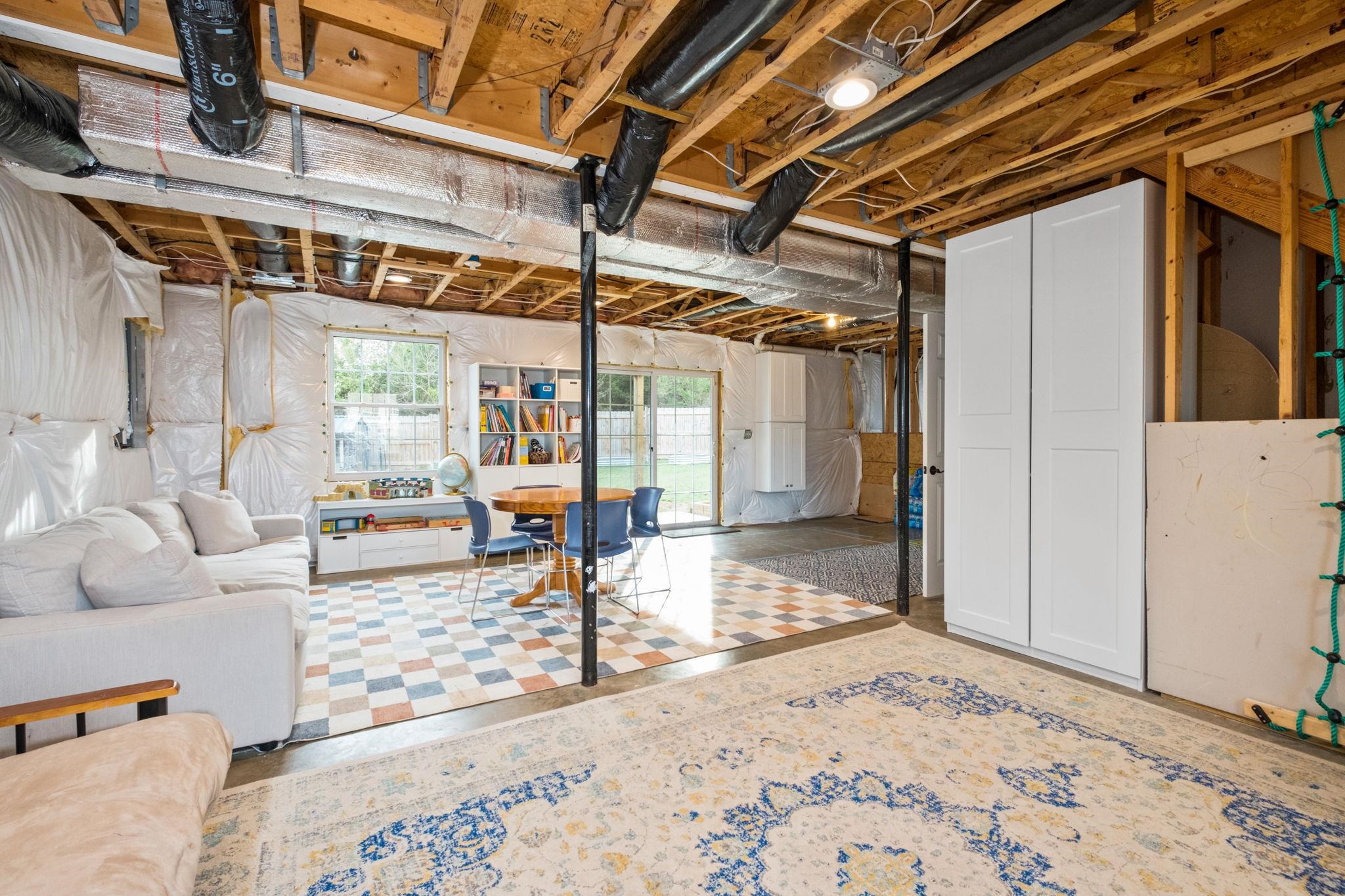 190 CLARA CT