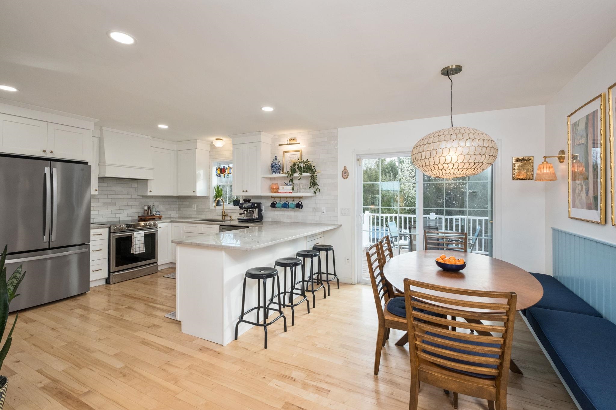 190 CLARA CT