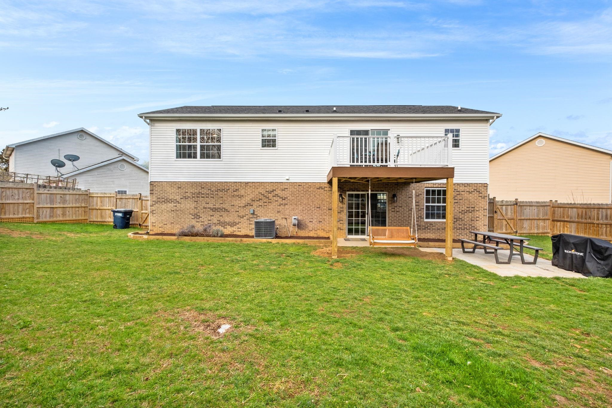 190 CLARA CT