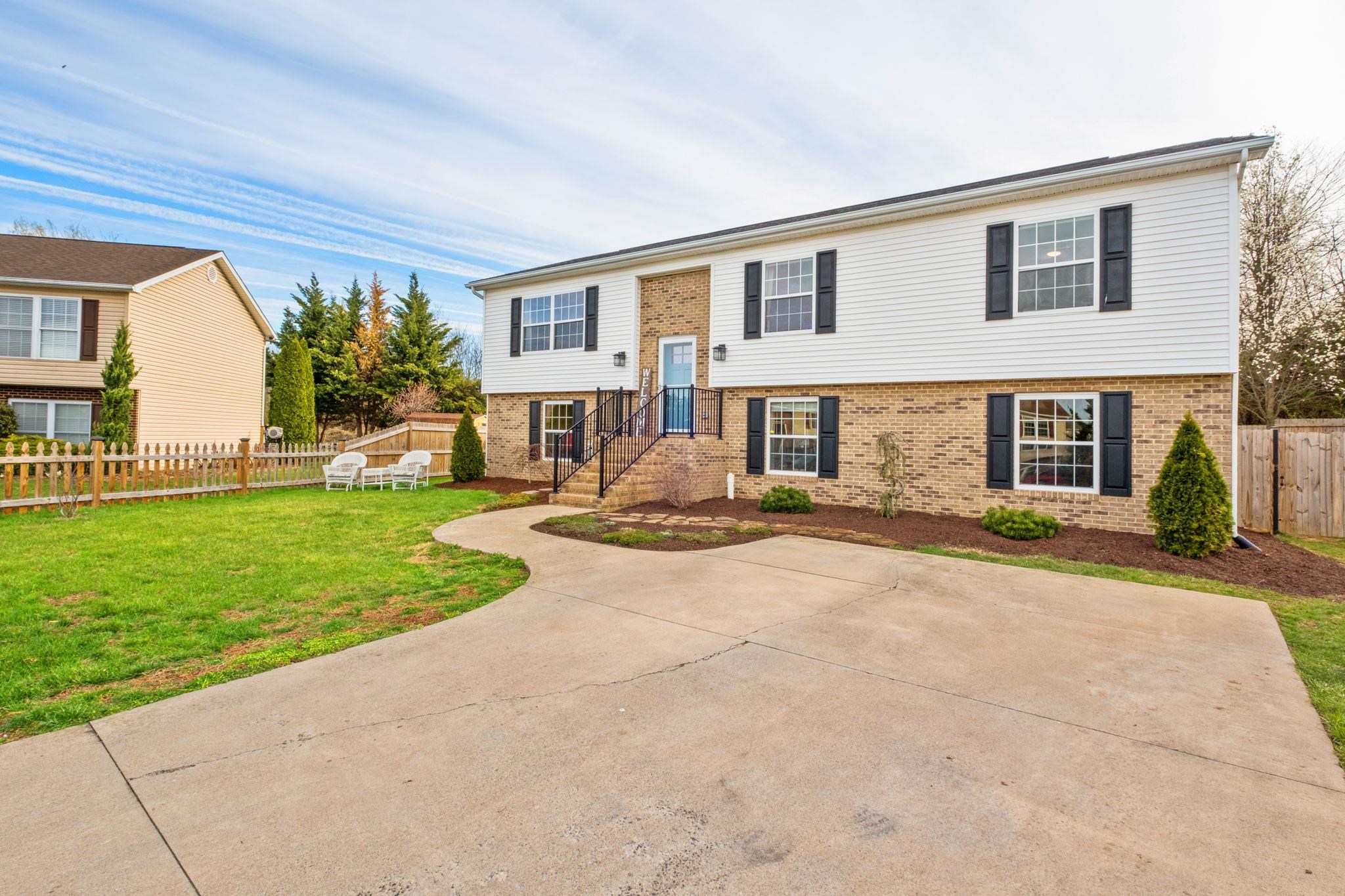 190 CLARA CT