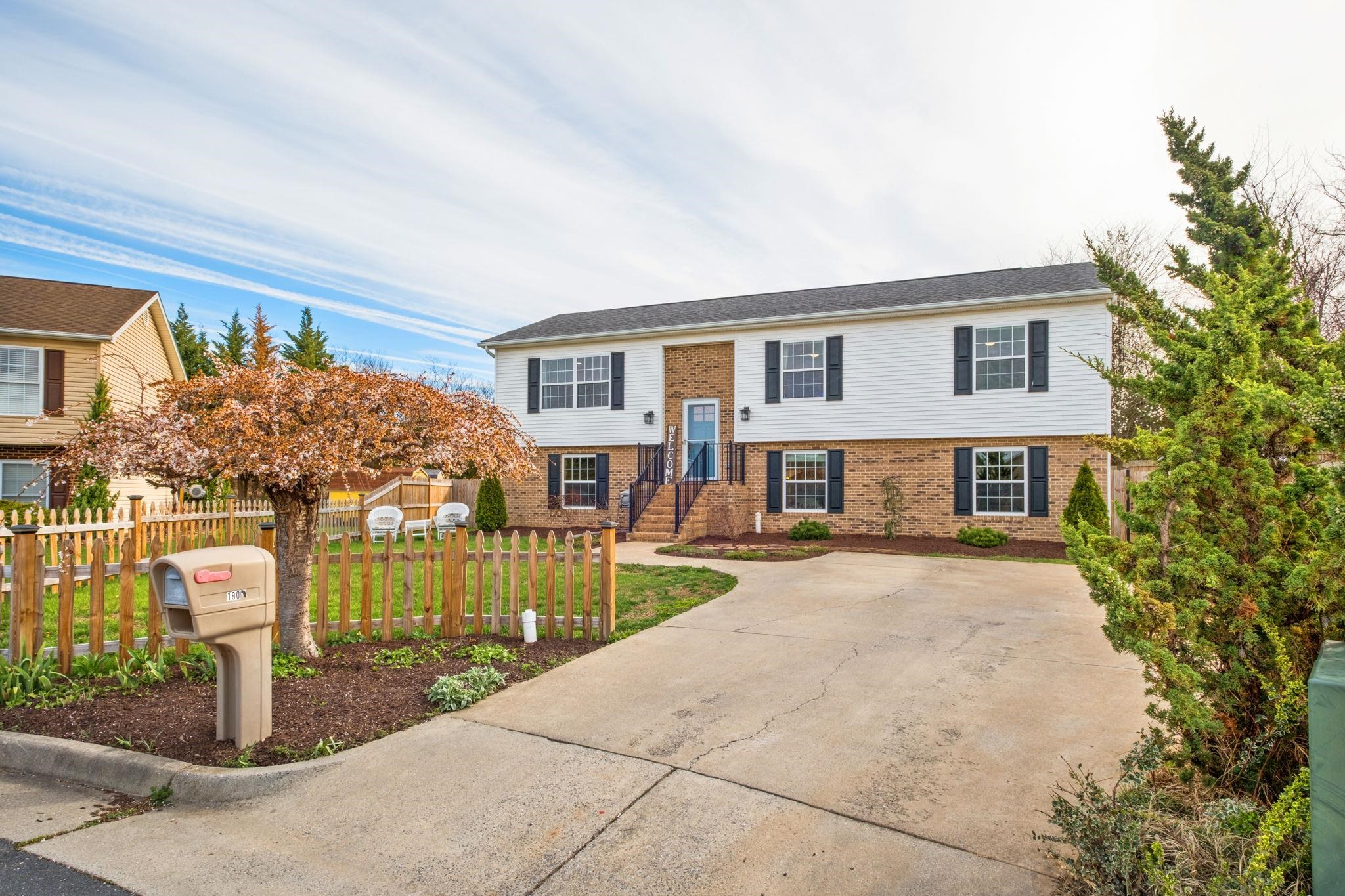 190 CLARA CT