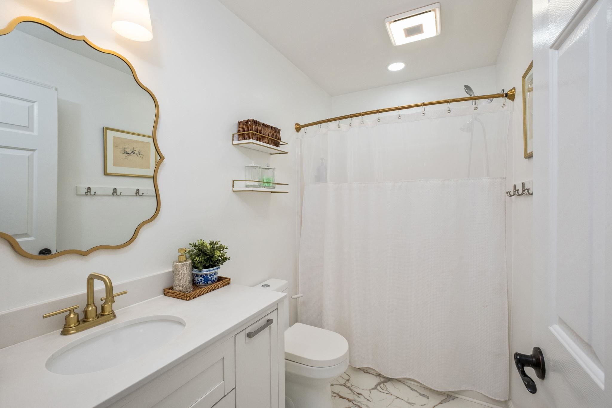 190 CLARA CT