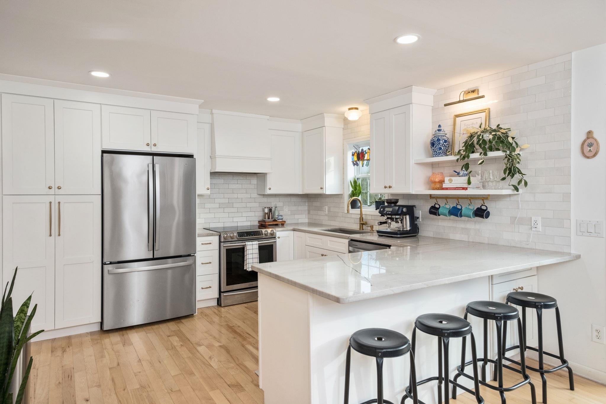 190 CLARA CT