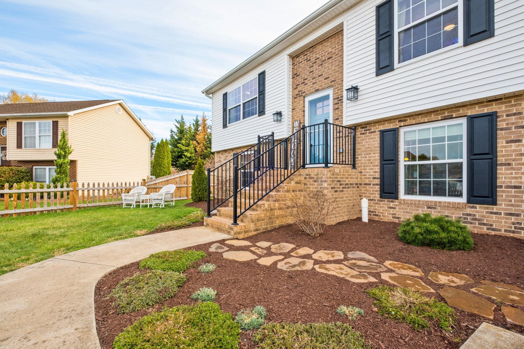 190 CLARA CT