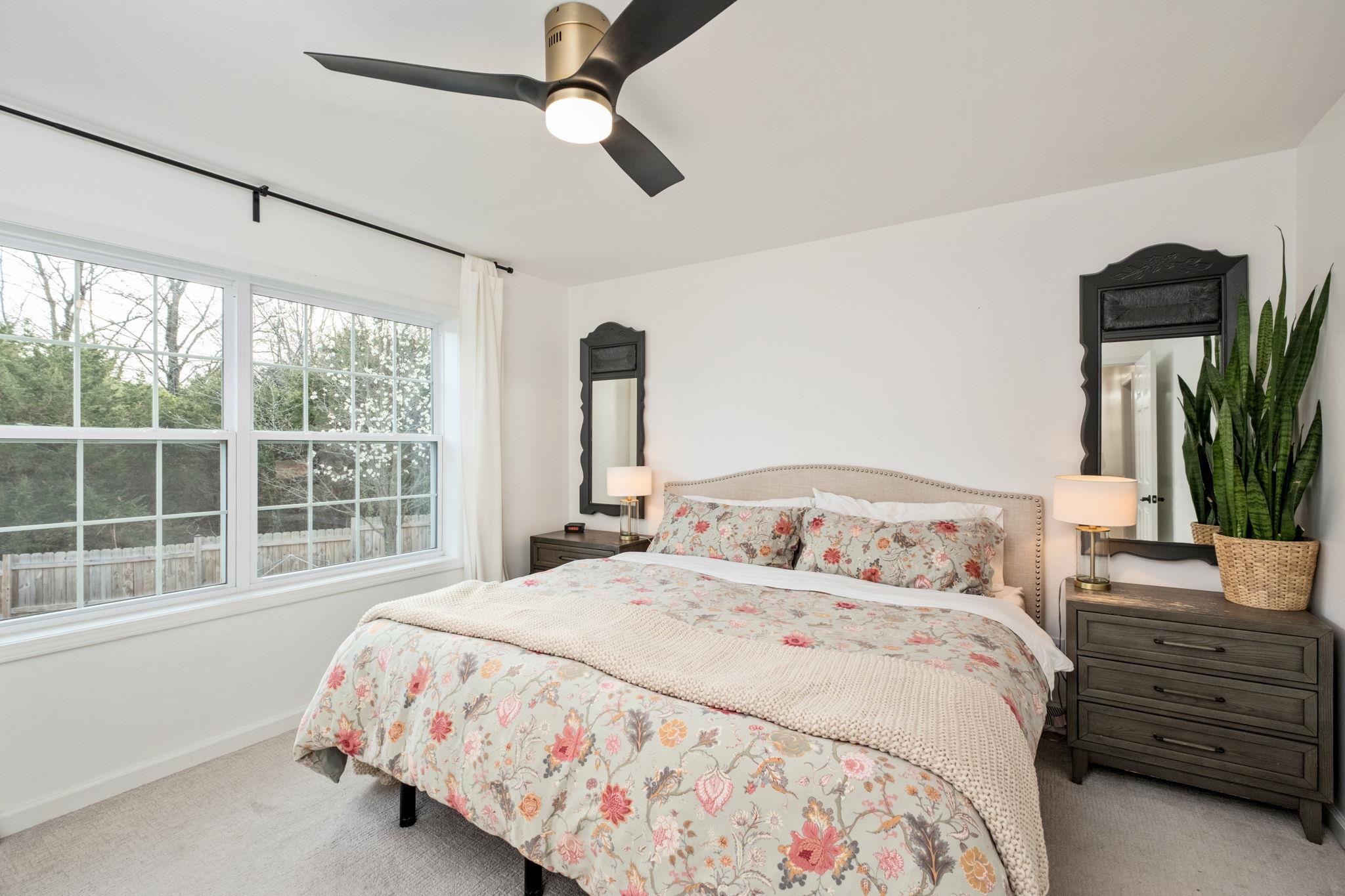 190 CLARA CT