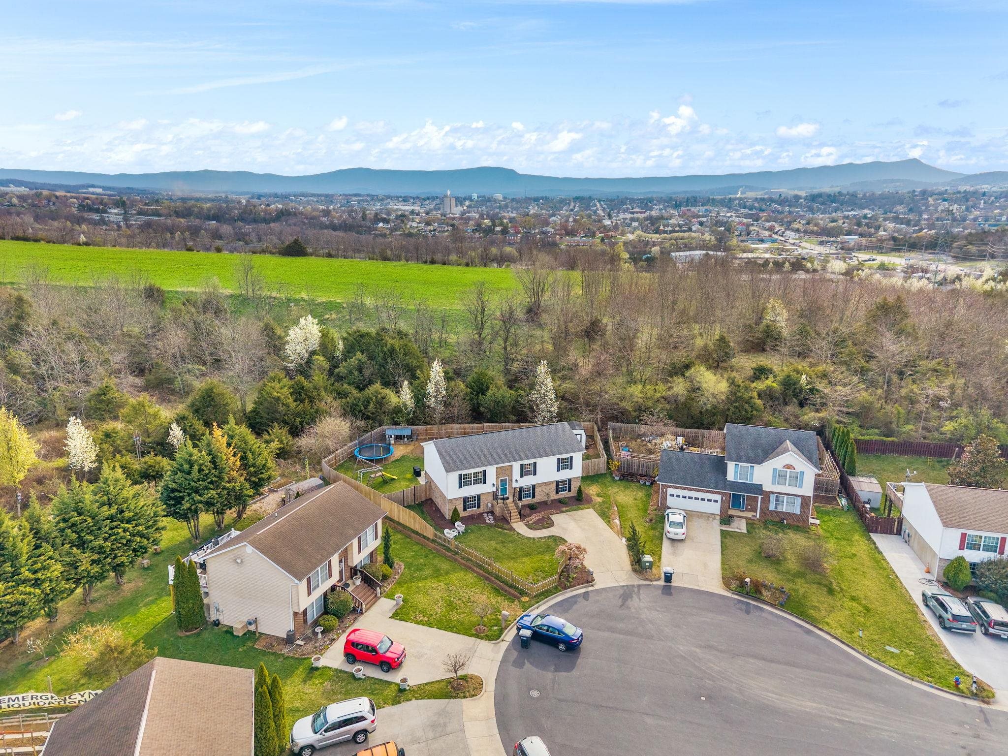 190 CLARA CT