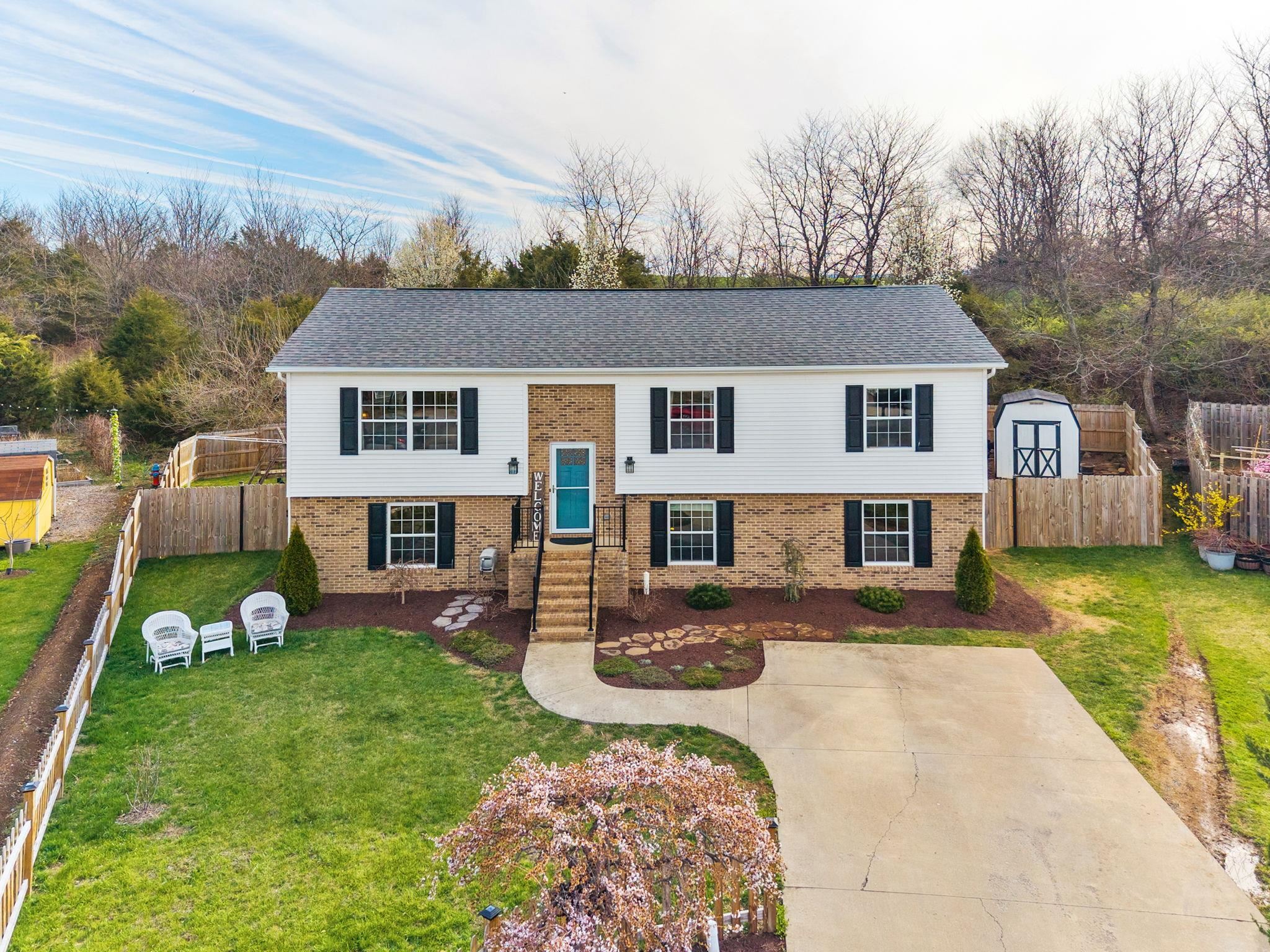 190 CLARA CT