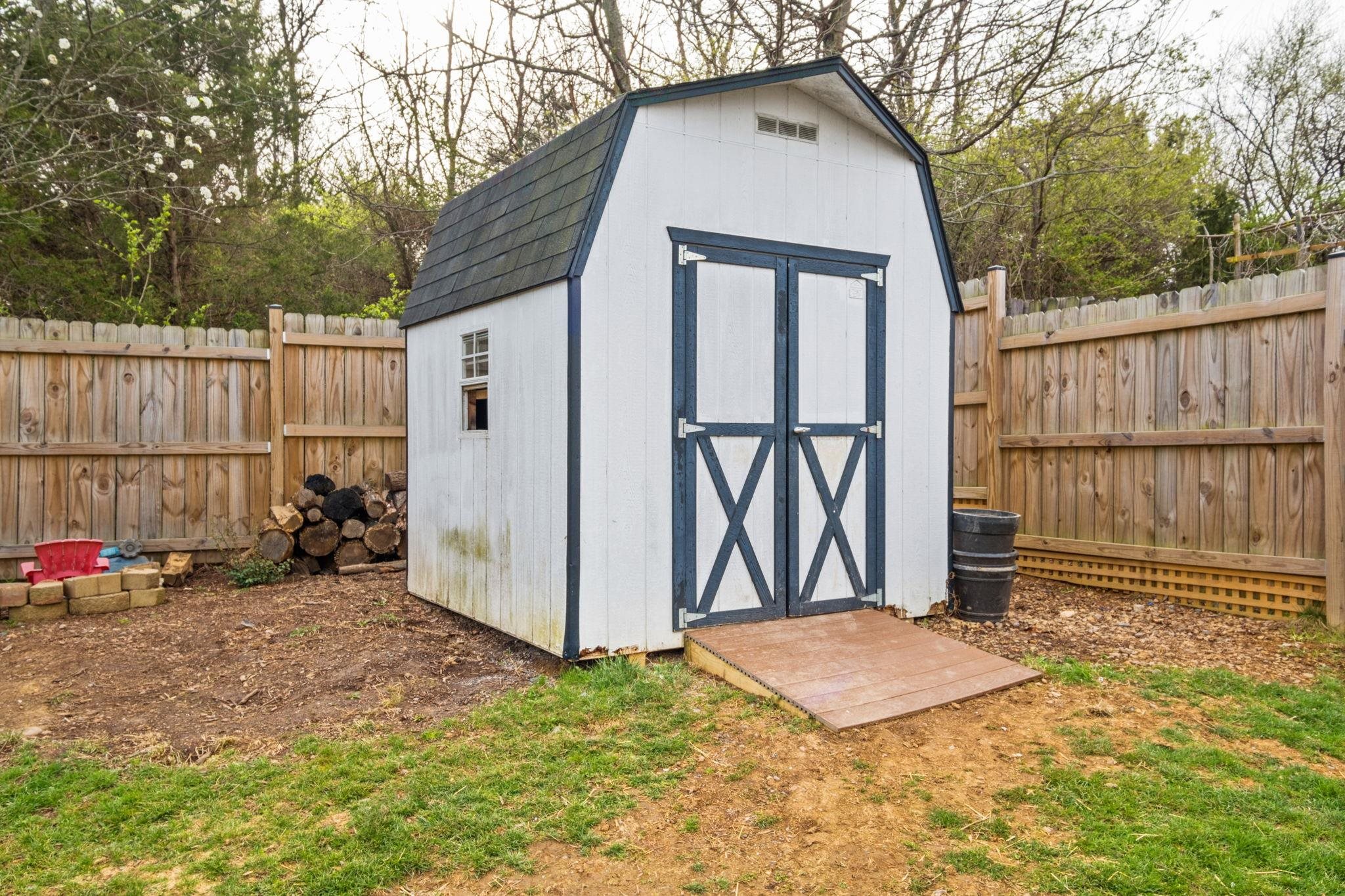 190 CLARA CT