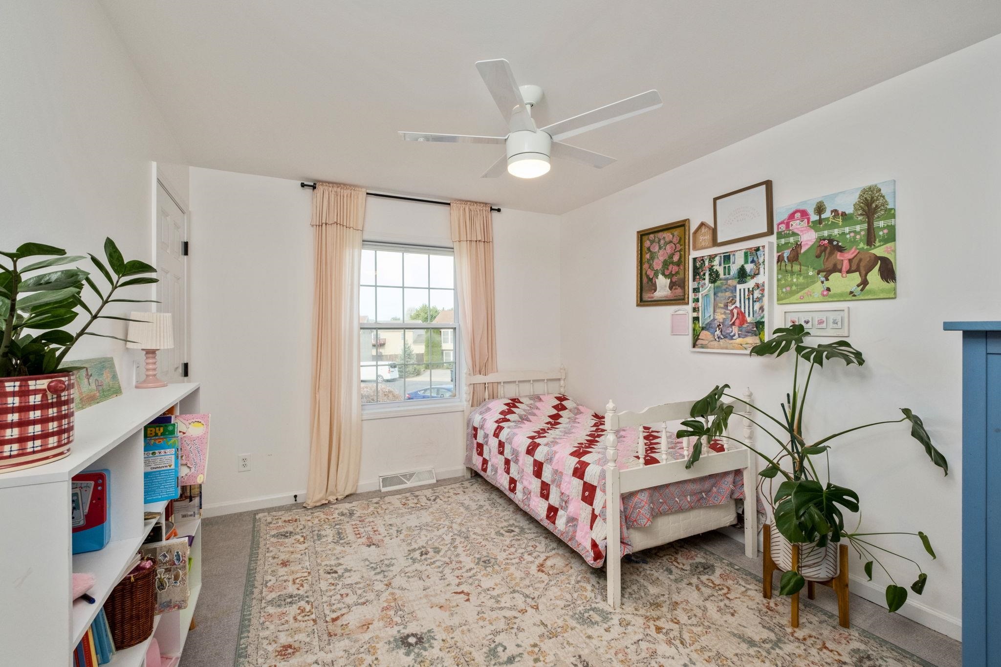190 CLARA CT