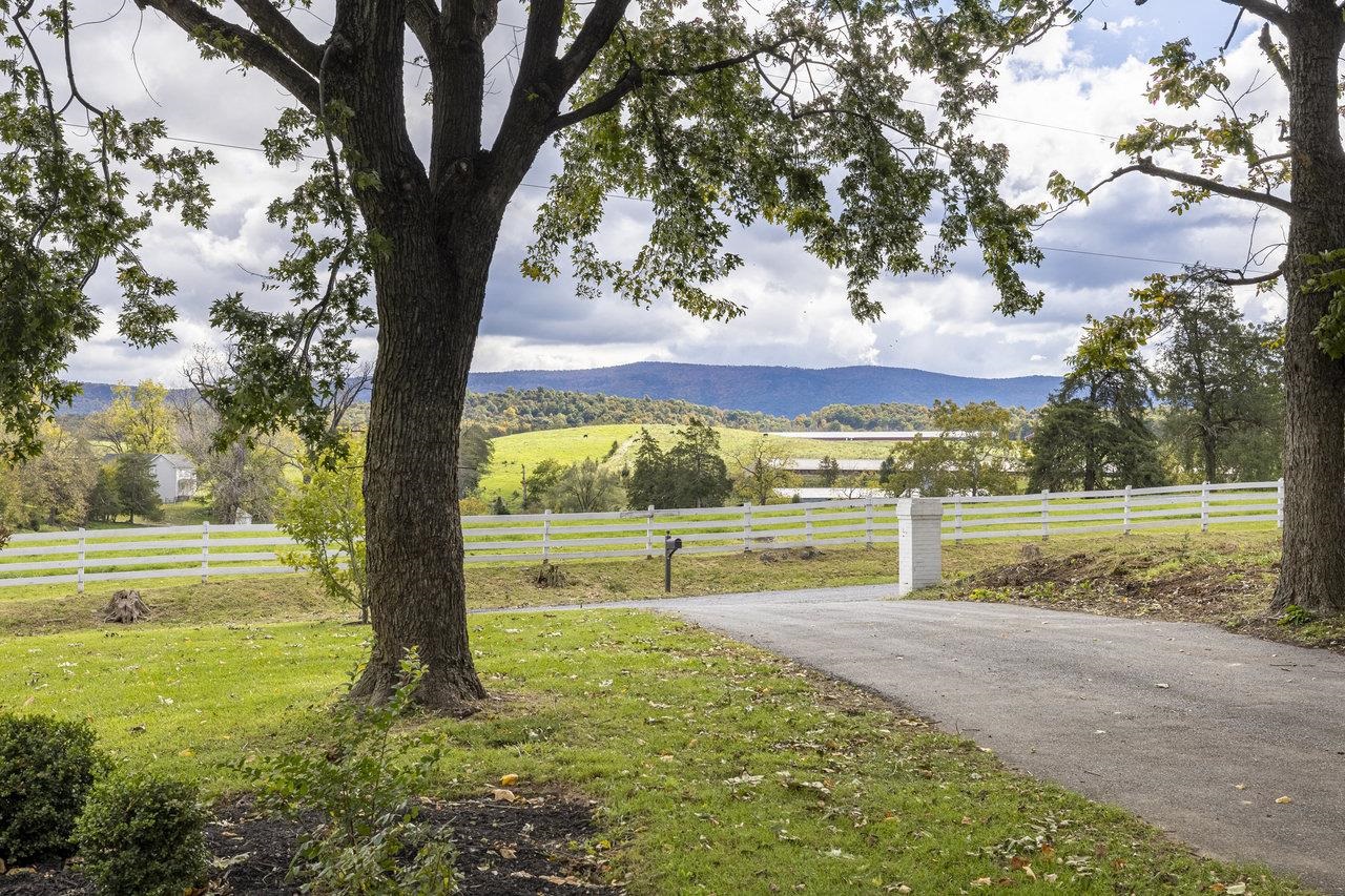 11193 INDIAN TRAIL RD