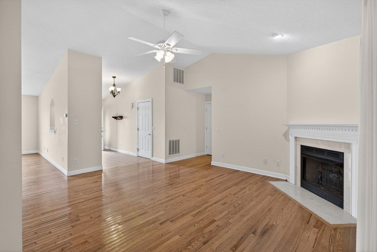 1151 DECCA DR