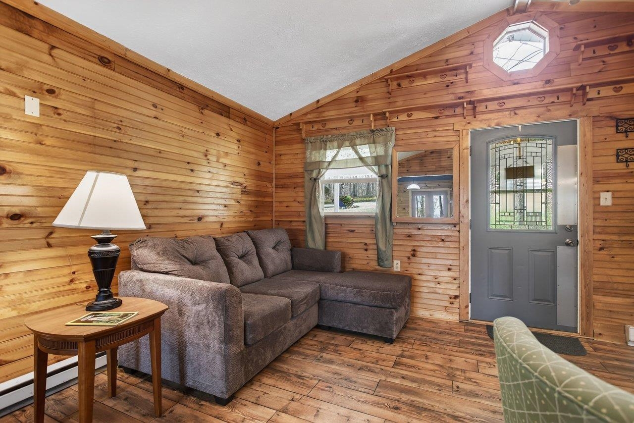 160 GALE LN