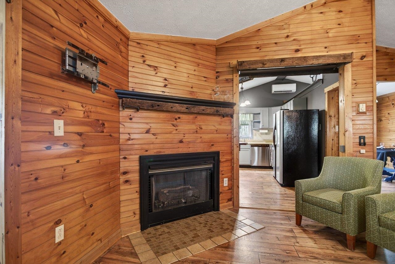 160 GALE LN