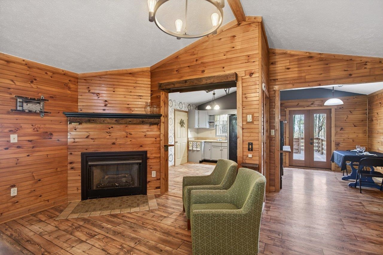 160 GALE LN