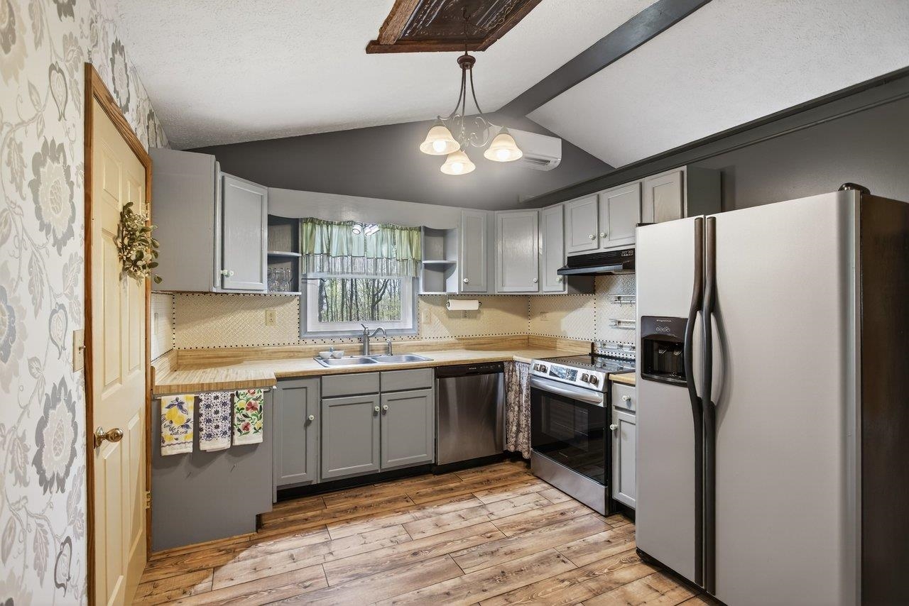 160 GALE LN