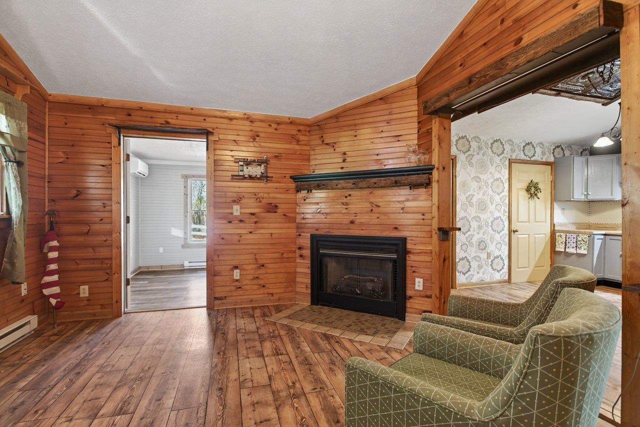 160 GALE LN