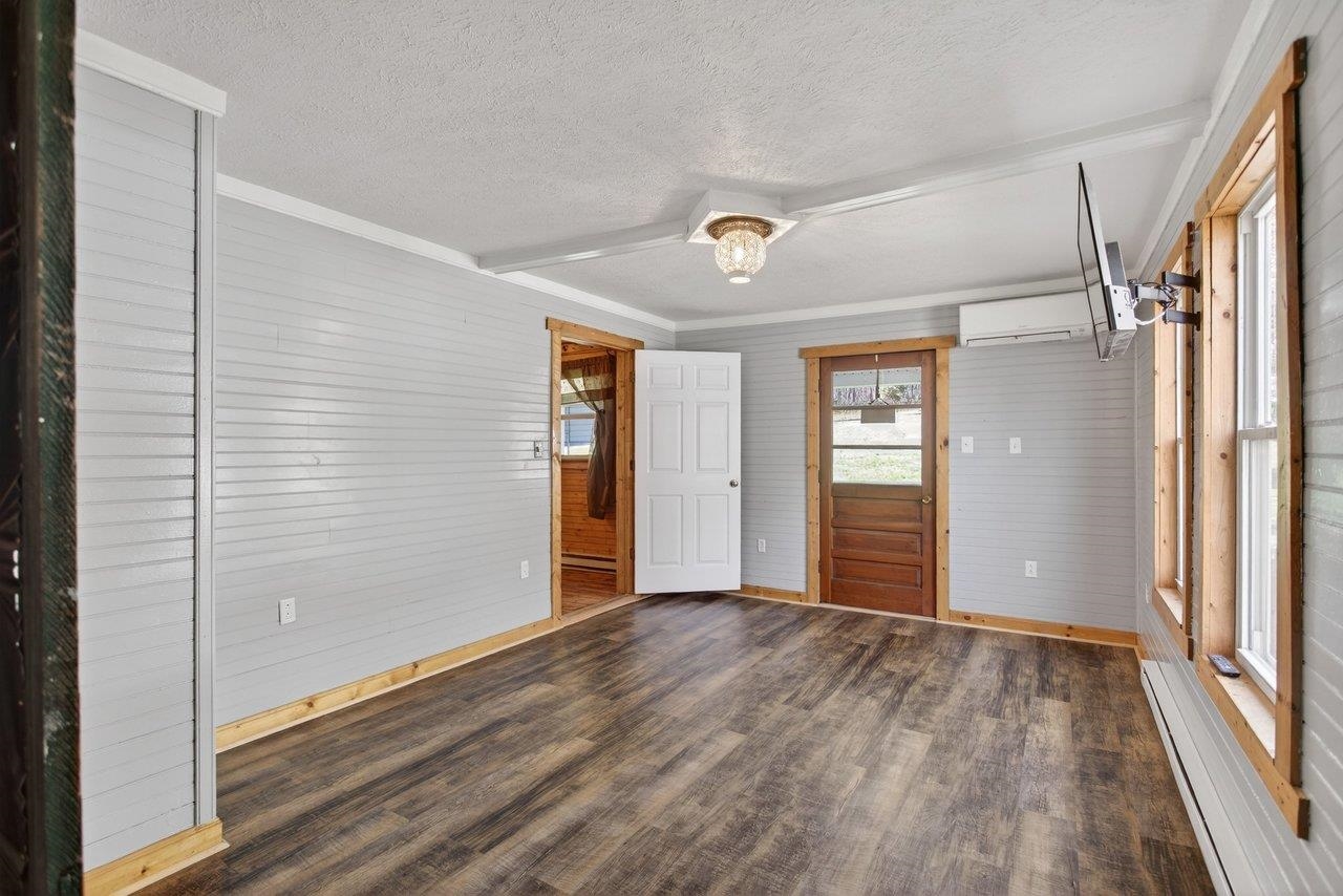160 GALE LN