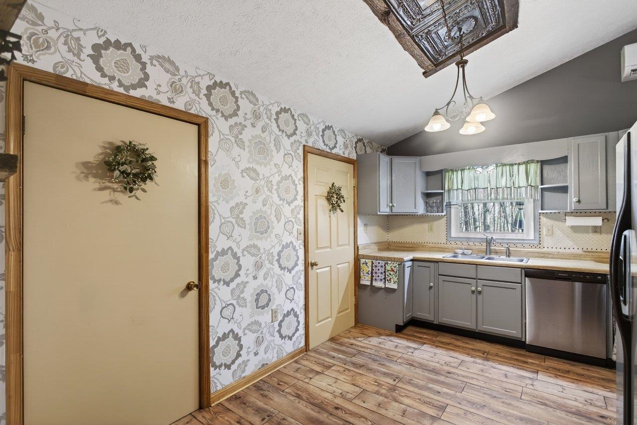 160 GALE LN