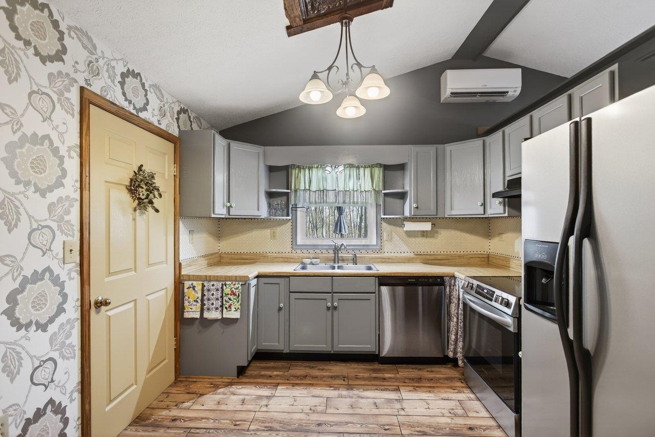 160 GALE LN