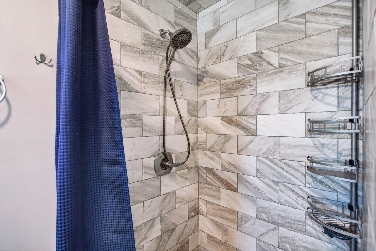 322 ERICKSON AVE