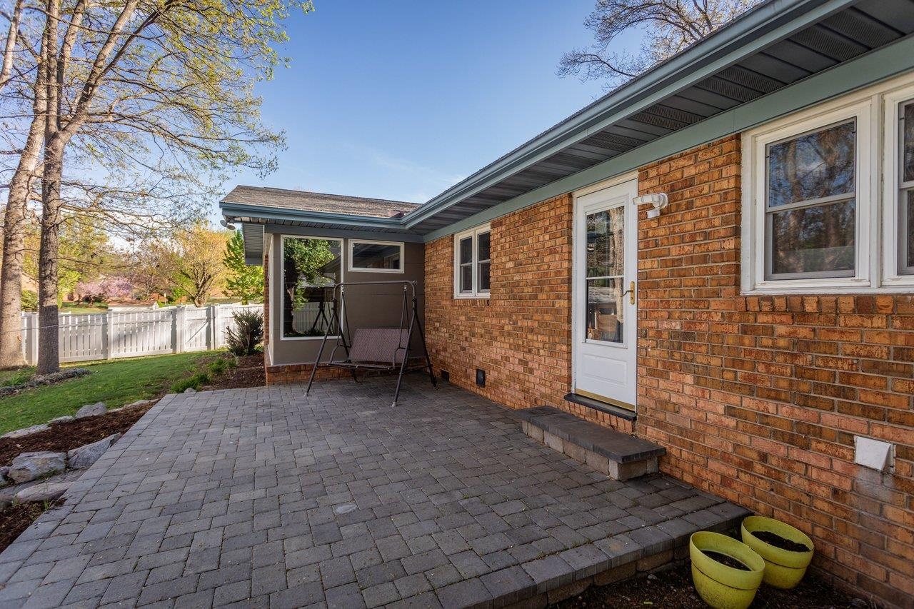 322 ERICKSON AVE