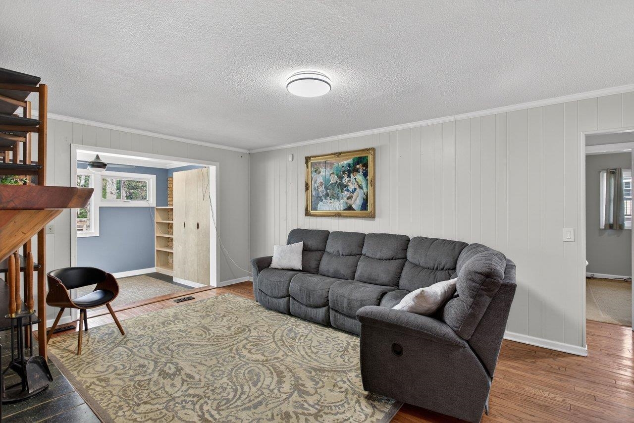 322 ERICKSON AVE