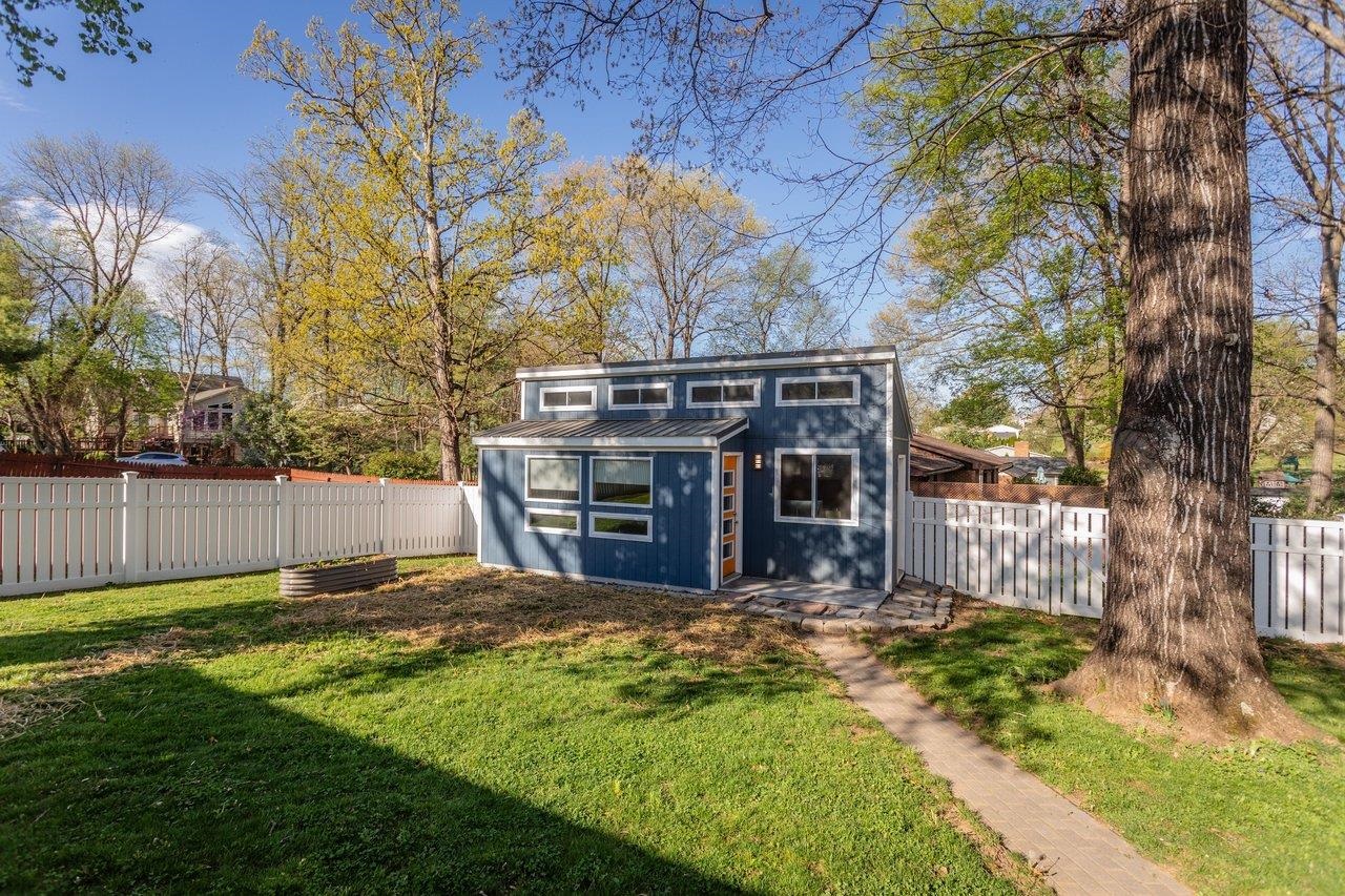 322 ERICKSON AVE