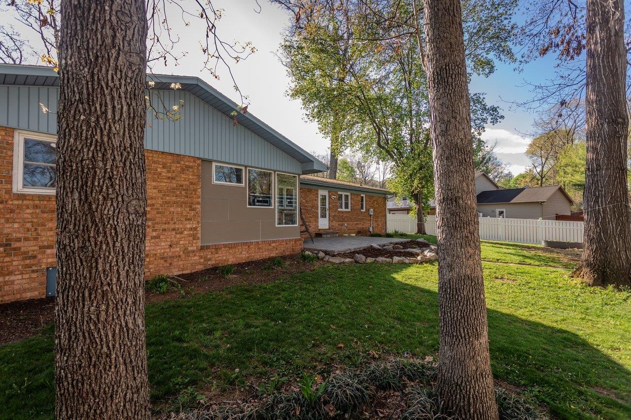 322 ERICKSON AVE