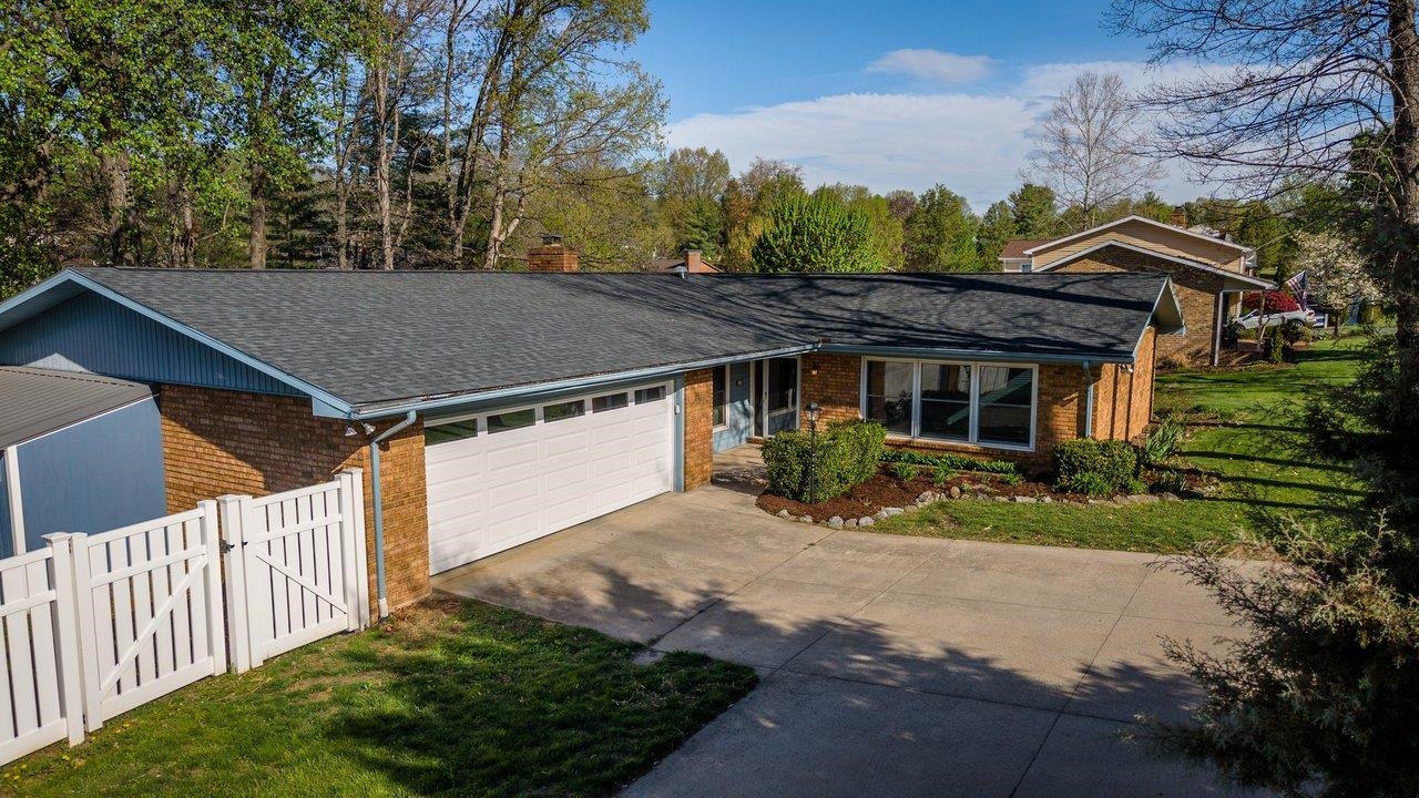 322 ERICKSON AVE