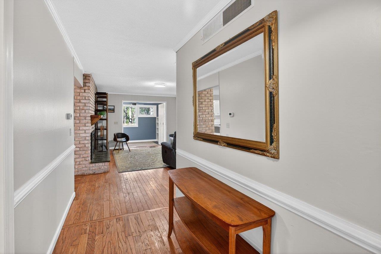 322 ERICKSON AVE