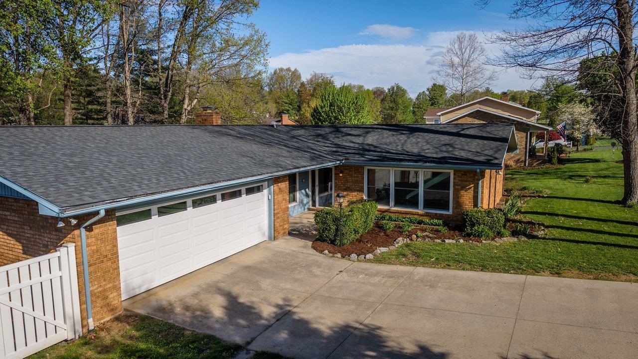 322 ERICKSON AVE