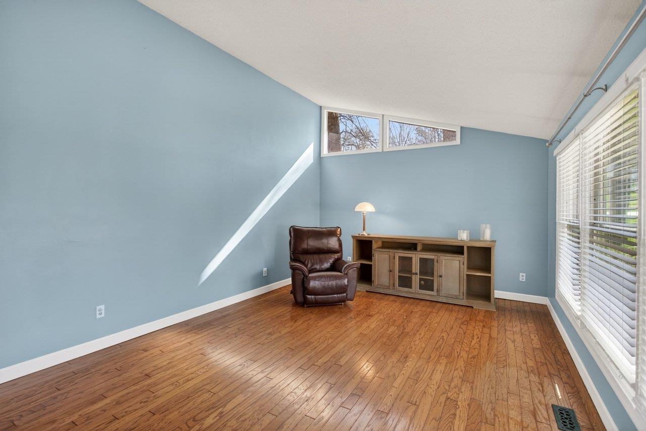 322 ERICKSON AVE