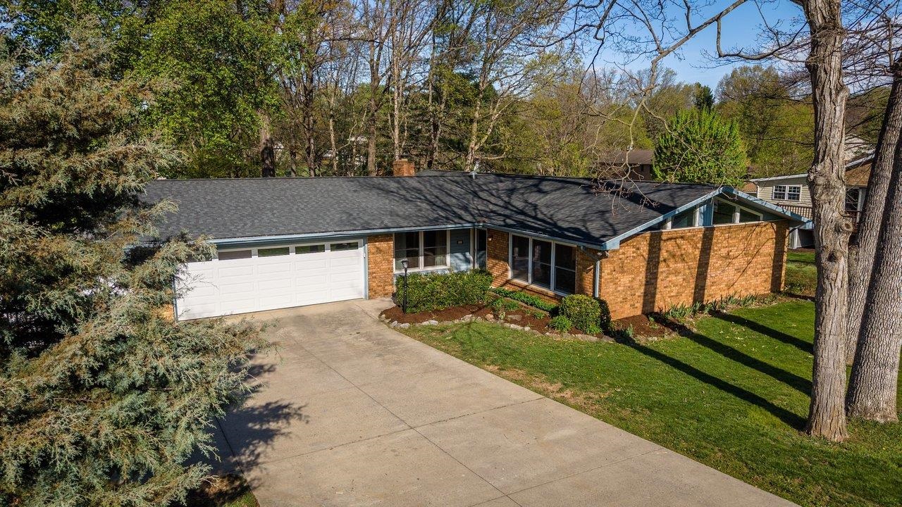 322 ERICKSON AVE
