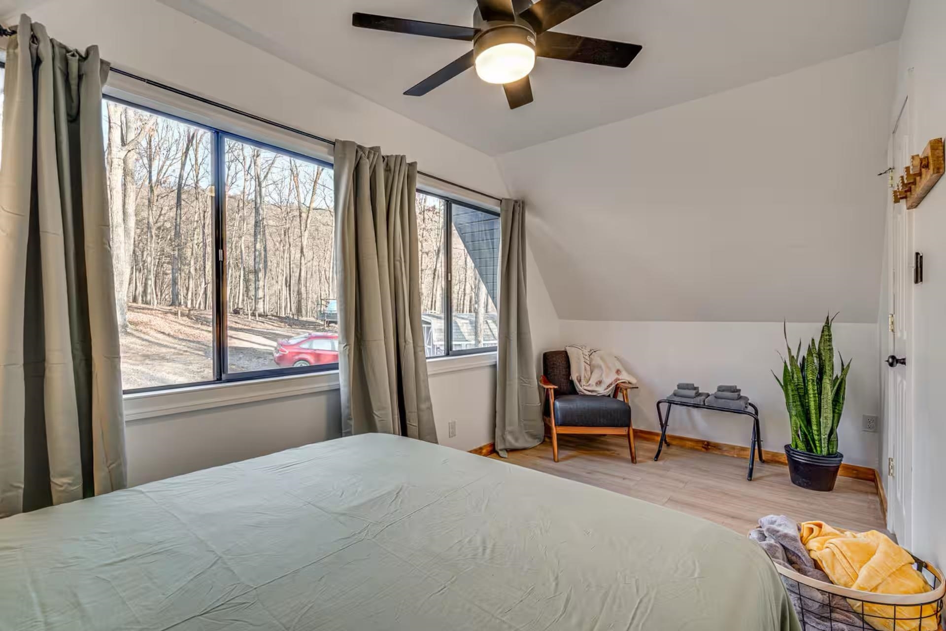 137 PARK VIEW DR
