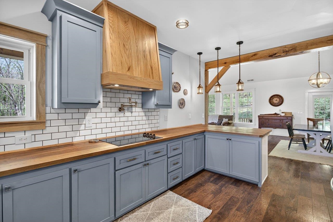 5266 FOOTHILLS LN