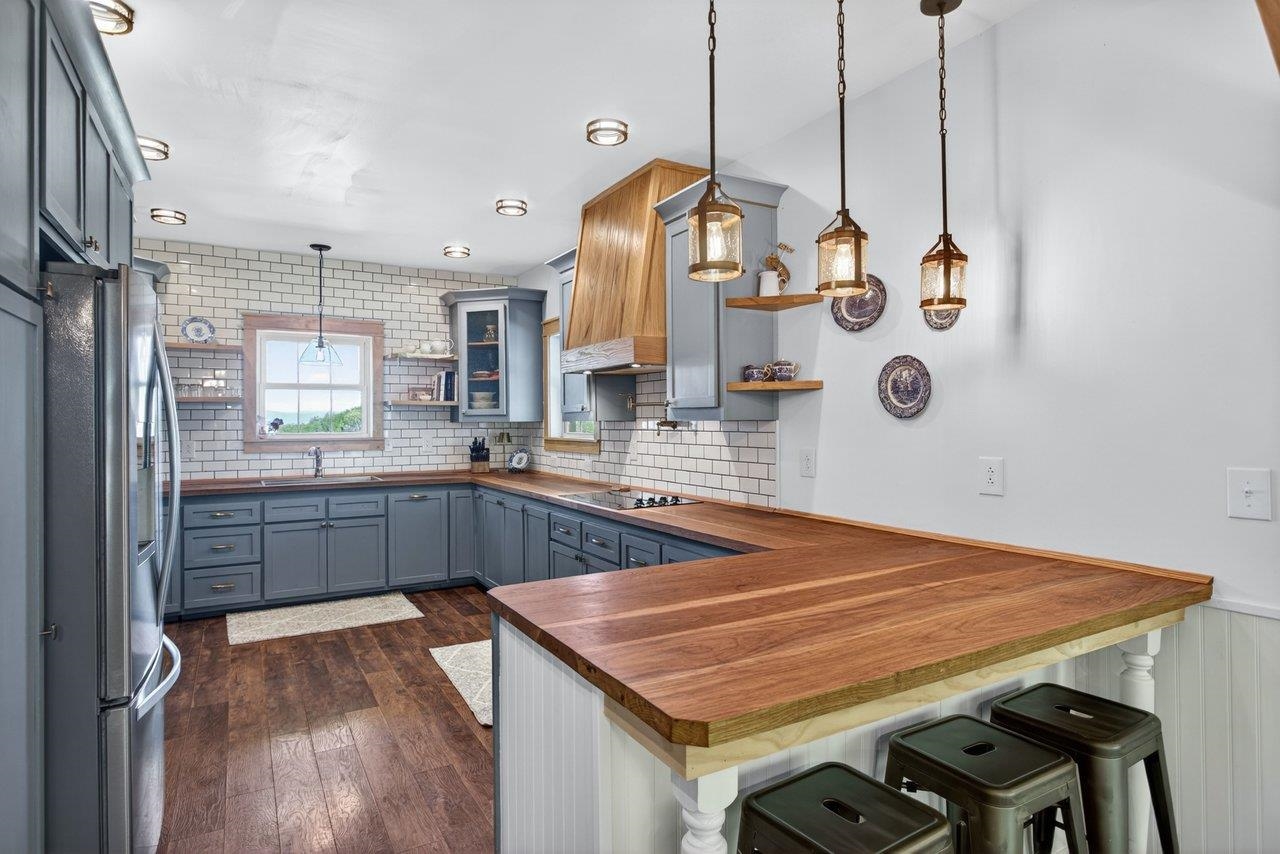 5266 FOOTHILLS LN