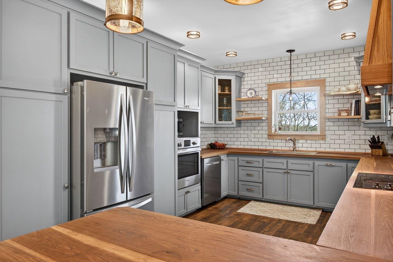 5266 FOOTHILLS LN