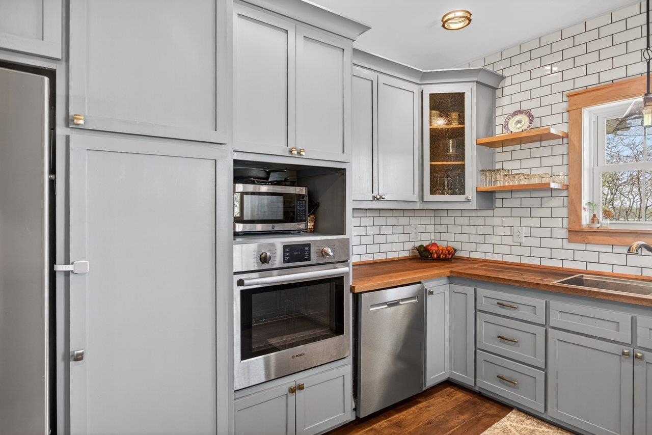 5266 FOOTHILLS LN